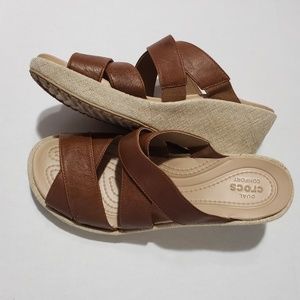 Dual Comfort Crocs / Wedge / size w9